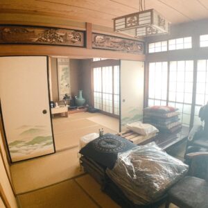 ◆1階の和室は続きで12畳となり、床の間・仏間もありますよ。