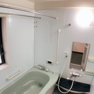 ◆1坪サイズの浴室です。。浴室乾燥機もついてます。。