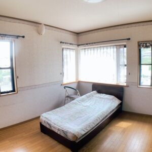 ◆2階8帖の寝室です、2面採光で明るいですよ
