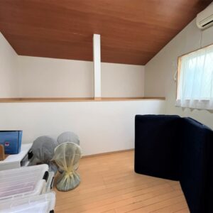 ●ロフト付きの洋室です、天井も傾斜天井でとっても高いですよー