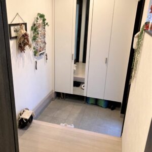 ◆大きなジューズクロークのある明るい玄関です