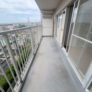 バルコニー　リビングからも和室からも出入りできます。