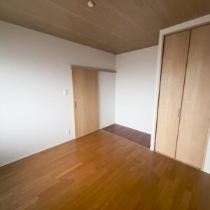 洋室　クローゼットに収納たっぷり。