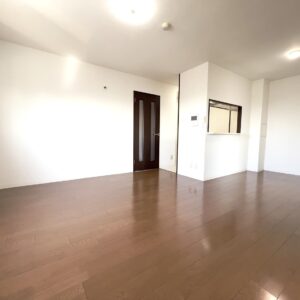 ★違う角度から見たLDK。対面キッチンが嬉しい間取りです
