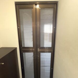 ★玄関には折り畳み式の網戸があります。気候の良い季節は素敵な風通しが体感できます♪