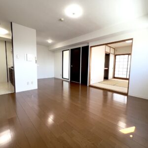★LDK全体です。角部屋でリビングにも窓があるのでこんな素敵な間取りが取れています。