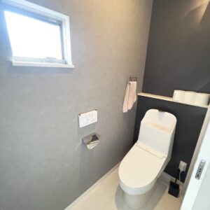 ●2階のお手洗いは大人な空間で落ち着きを優先