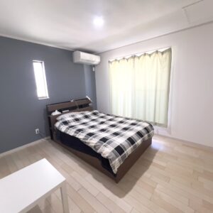 ●7帖ある寝室に＋どデカいウォークインもございます