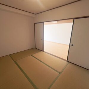 ●和室6帖となります。襖はクロスで仕上げて繋がりを演出