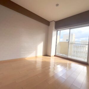 ●バルコニーに面した6帖の洋室です