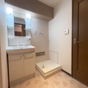 ●足元のCFのデザインにはシンプルな洗面がピッタリ