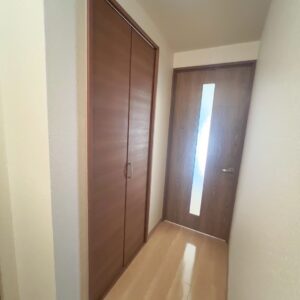 ●玄関廊下には収納もあります