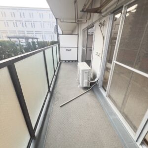 南向きの明るいバルコニーです。