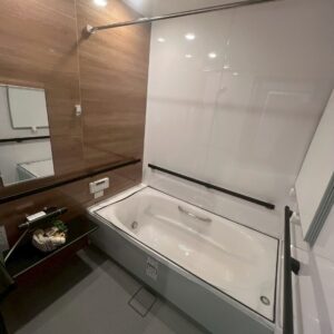 浴室には手摺りを取付けたので安全に入浴できます