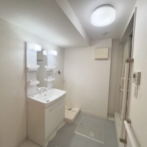 洗面室にも手摺りを取付けてあるので安全安心。