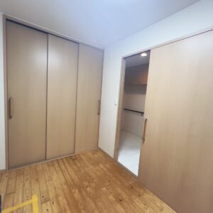 洋室にも収納がたくさんできます。