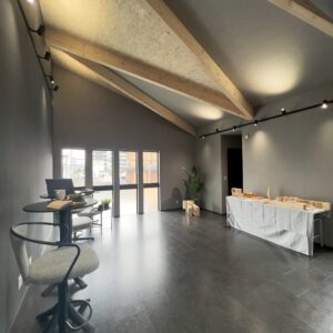 傾斜天井の空間です