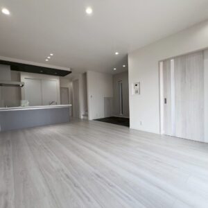 ③天井高もゆとりあるLDK