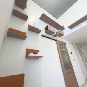 強力なマグネットで猫ちゃんの階段も自由に移動できます