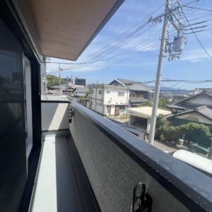 ・幅広のバルコニーです
